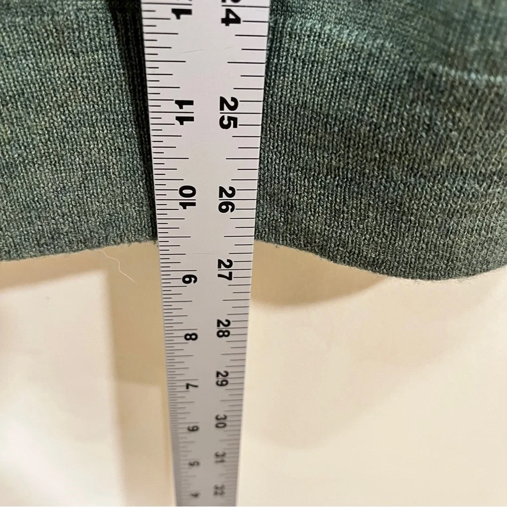 J.Crew Men's 100% Merino Wool V-Neck Sweater Olive Green sz medium EUC